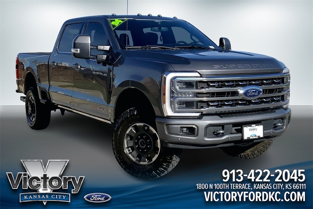 2024 Ford F-350 Super Duty Platinum's photo