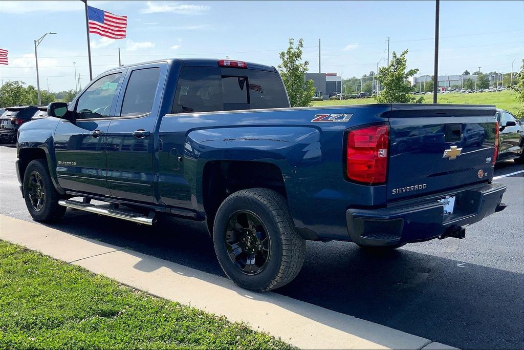 Used 2017 Chevrolet Silverado 1500 LT with VIN 1GCVKREC6HZ200931 for sale in Kansas City
