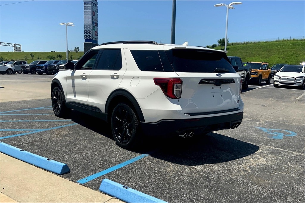 Used 2022 Ford Explorer ST with VIN 1FM5K8GC0NGA63964 for sale in Kansas City, KS