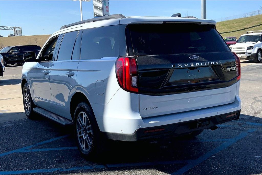 Used 2025 Ford Expedition Active with VIN 1FMJU1J82SEA02966 for sale in Kansas City