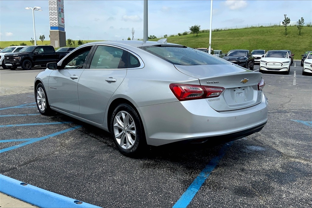 Used 2019 Chevrolet Malibu 1LT with VIN 1G1ZD5ST6KF144404 for sale in Kansas City, KS