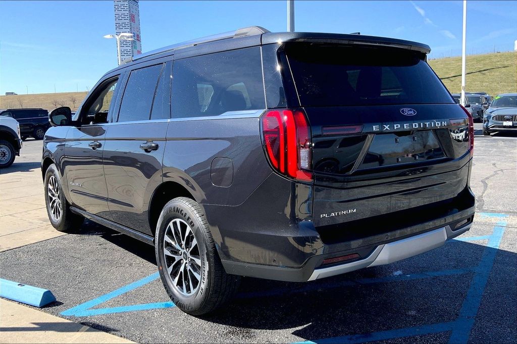 Used 2025 Ford Expedition Platinum with VIN 1FMJU1M89SEA02958 for sale in Kansas City