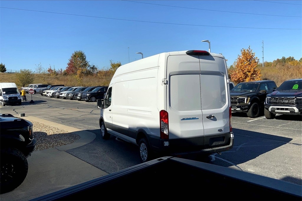 Used 2022 Ford E-Transit Cargo Van Base with VIN 1FTBW1XK7NKA41600 for sale in Kansas City, KS
