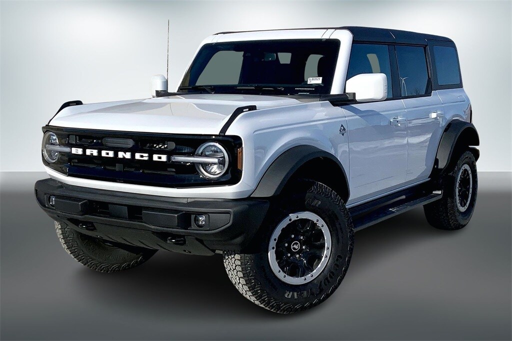 New 2025 Ford Bronco Outer Banks SUV