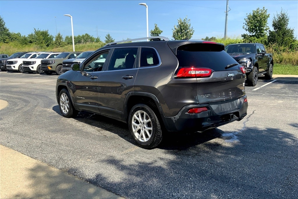 Used 2014 Jeep Cherokee Latitude with VIN 1C4PJLCS1EW154957 for sale in Kansas City