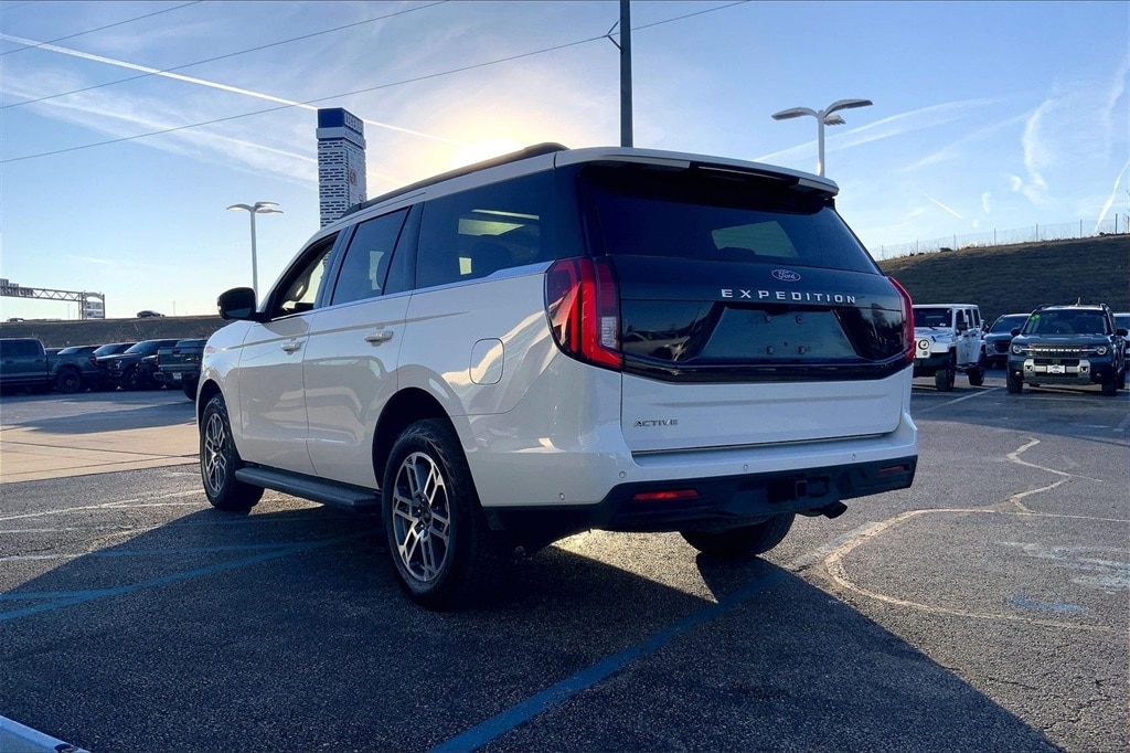 Used 2025 Ford Expedition Active with VIN 1FMJU1J88SEA11803 for sale in Kansas City