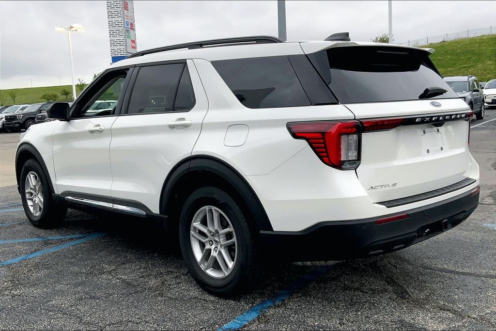 Used 2025 Ford Explorer Active with VIN 1FMUK8DH8SGB09340 for sale in Kansas City