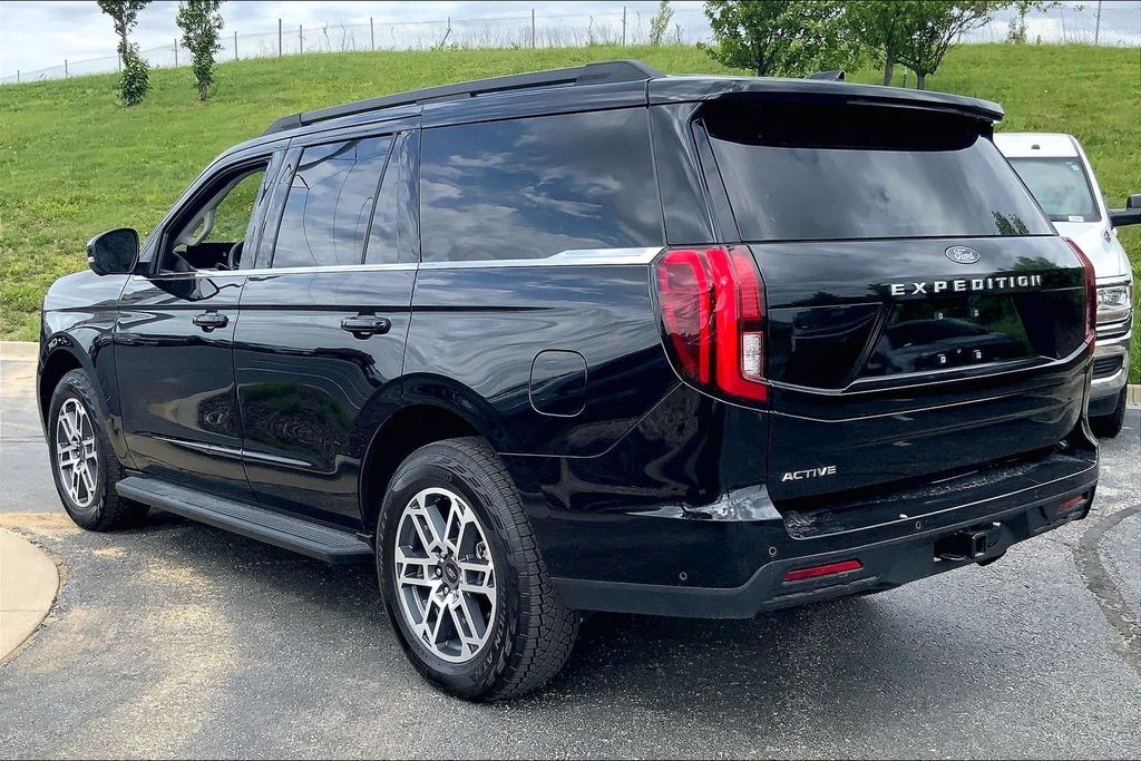 Used 2025 Ford Expedition Active with VIN 1FMJU1J81SEA37241 for sale in Kansas City
