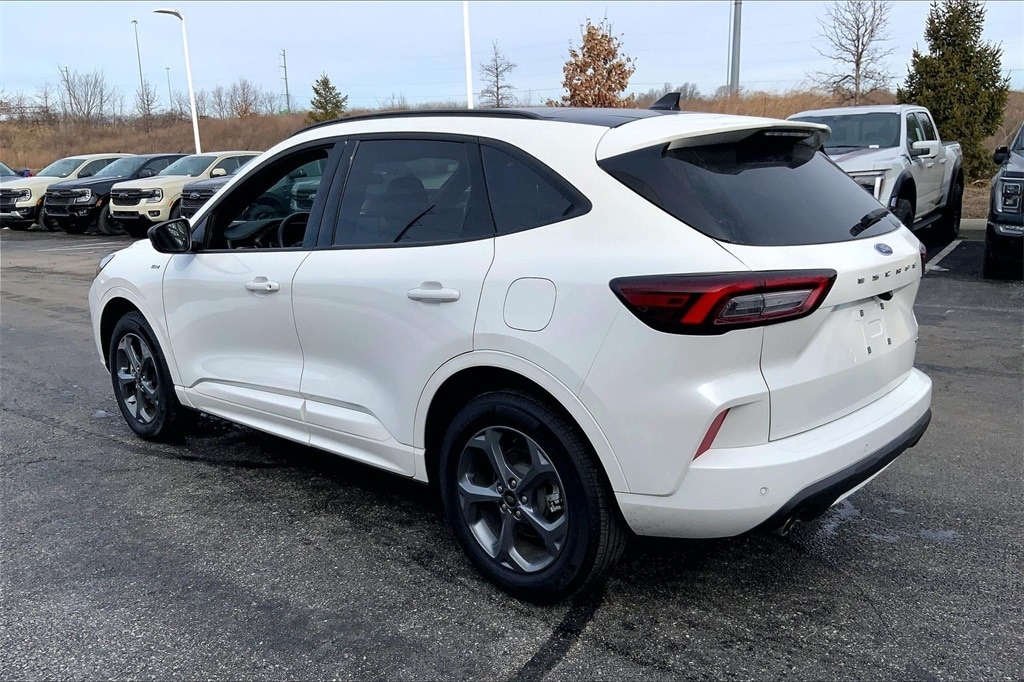 Used 2024 Ford Escape ST-Line with VIN 1FMCU9MN3RUA97790 for sale in Kansas City