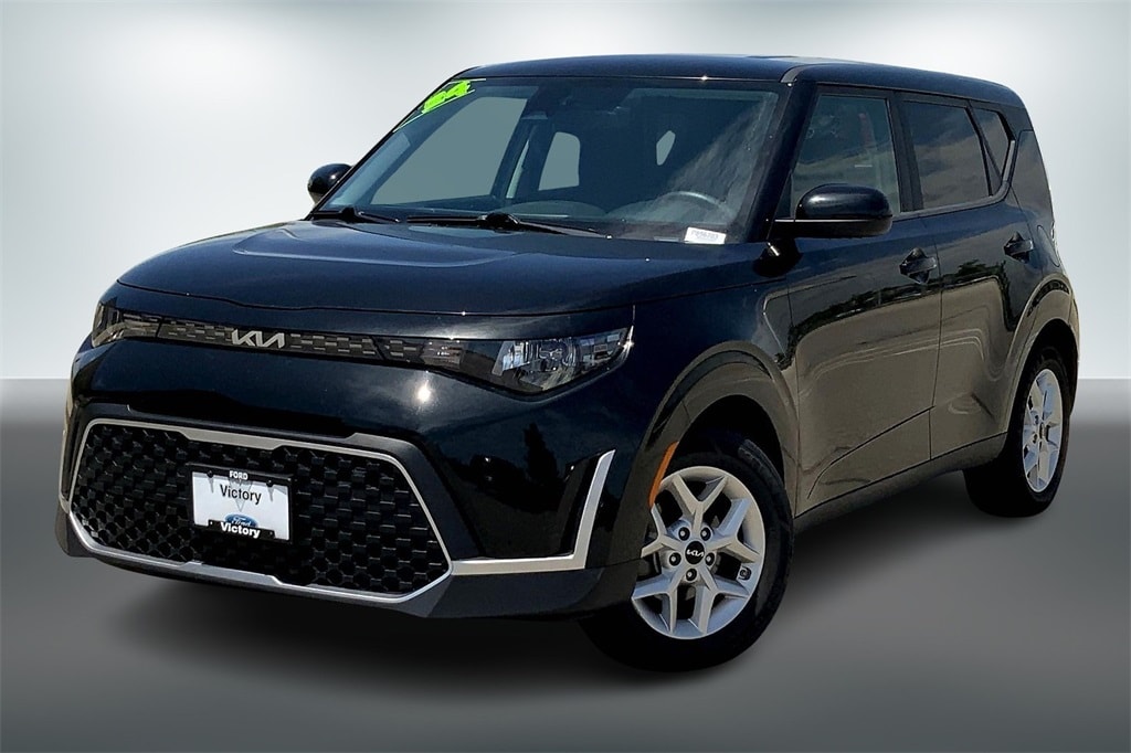 Used 2024 Kia Soul LX with VIN KNDJ23AUXR7896703 for sale in Kansas City