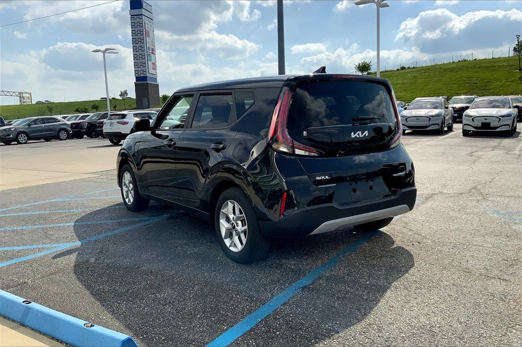 Used 2024 Kia Soul LX with VIN KNDJ23AUXR7896703 for sale in Kansas City