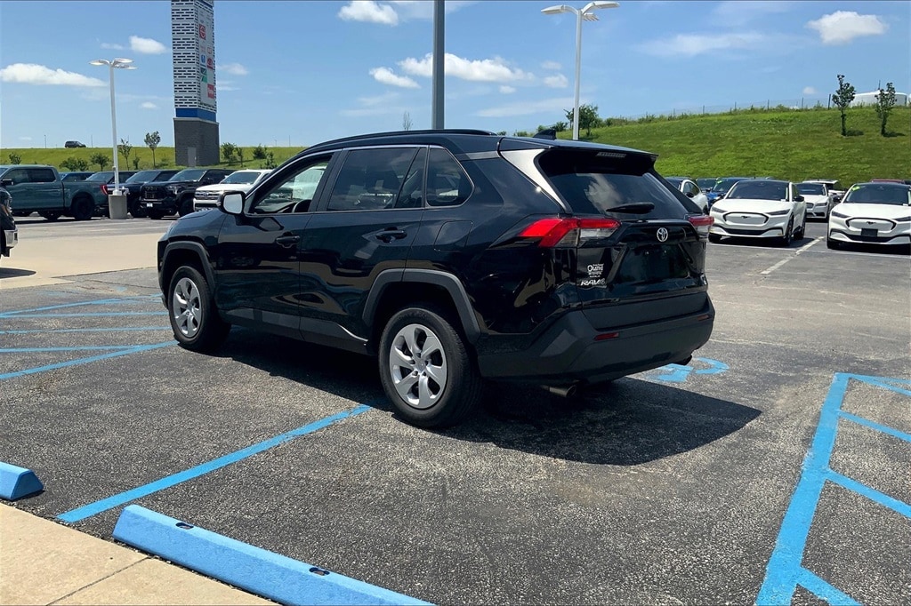 Used 2021 Toyota RAV4 LE with VIN 2T3G1RFV9MW149088 for sale in Kansas City