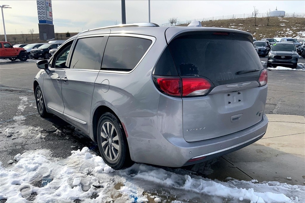 Used 2020 Chrysler Pacifica Hybrid Limited with VIN 2C4RC1N70LR277977 for sale in Kansas City