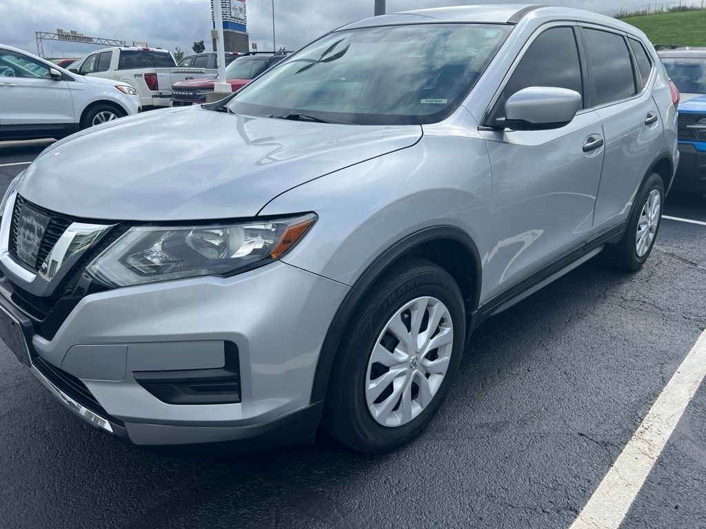 Used 2017 Nissan Rogue S with VIN 5N1AT2MV2HC895946 for sale in Kansas City