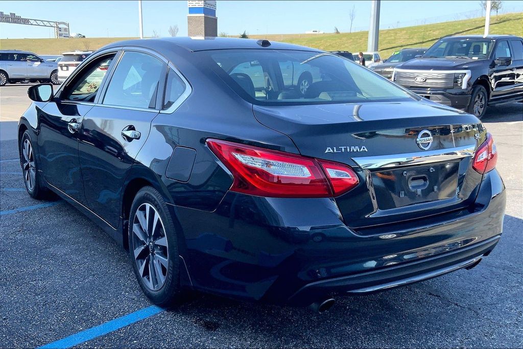 Used 2016 Nissan Altima SL with VIN 1N4AL3AP3GC243955 for sale in Kansas City