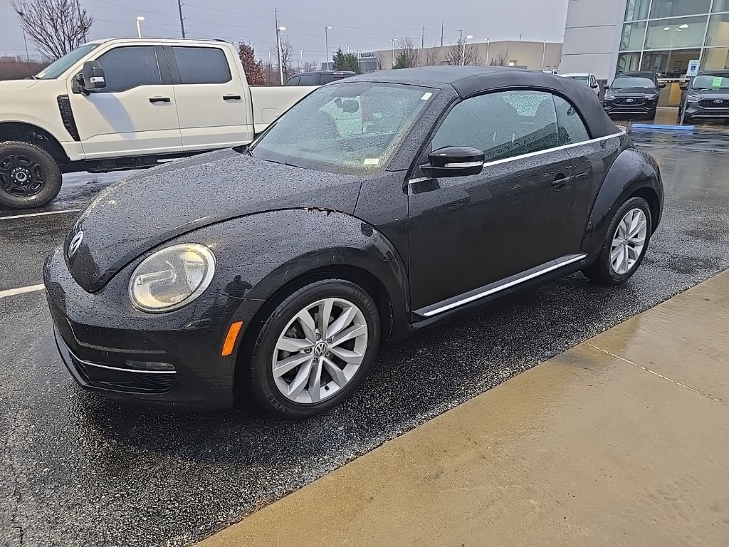 2013 Volkswagen Beetle 2.0's photo