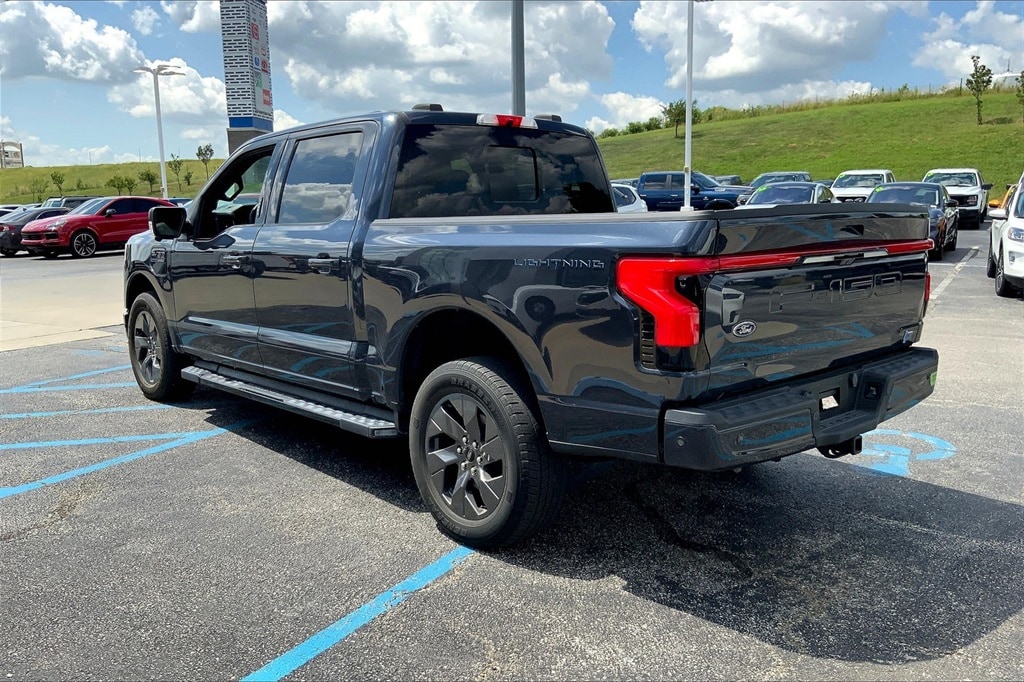 Used 2022 Ford F-150 Lightning Lariat with VIN 1FT6W1EV4NWG09423 for sale in Kansas City