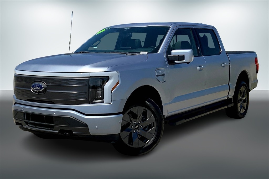 Used 2022 Ford F-150 Lightning Lariat with VIN 1FT6W1EV6NWG01162 for sale in Kansas City, KS