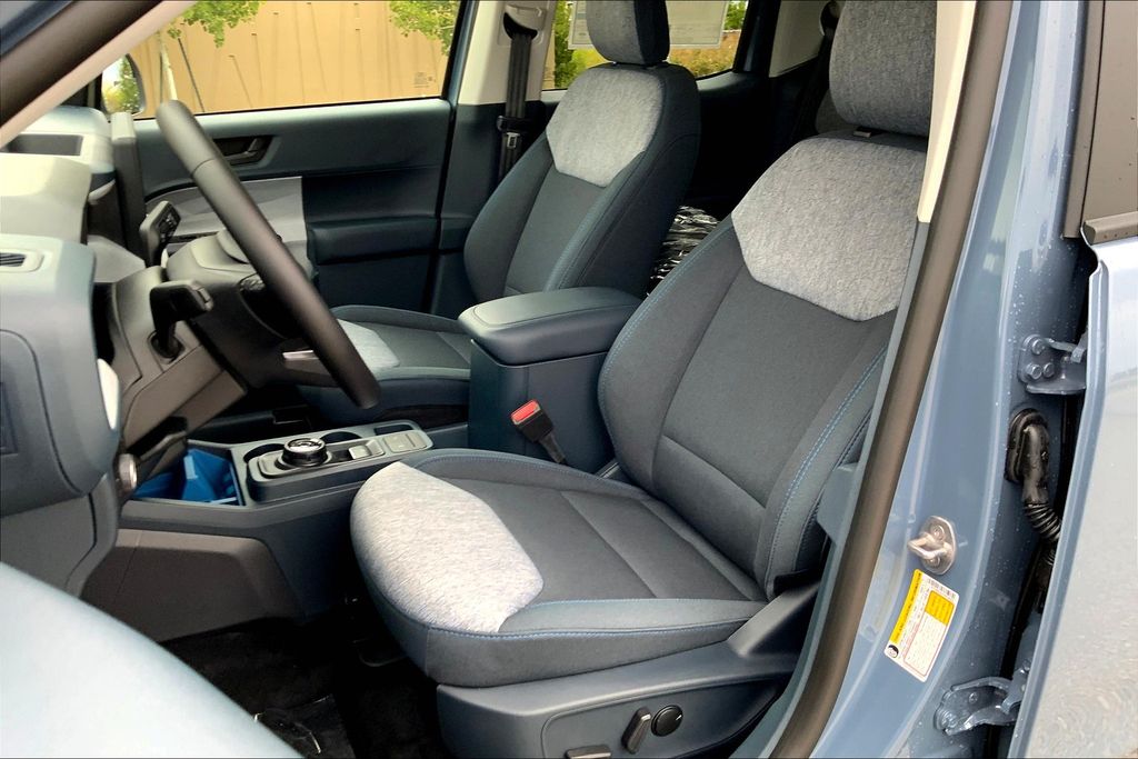 2025 Ford Maverick XLT - Photo 9
