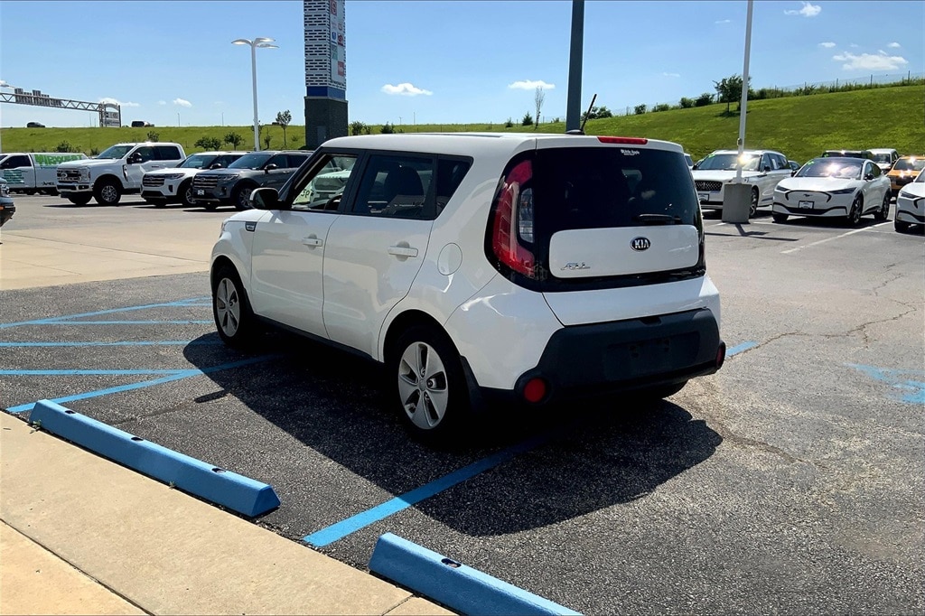 Used 2016 Kia Soul Base with VIN KNDJN2A28G7374441 for sale in Kansas City