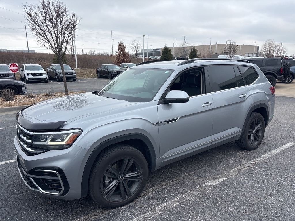 2021 Volkswagen Atlas SE w/Tech R-Line's photo