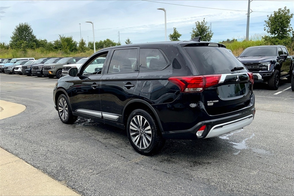 Used 2020 Mitsubishi Outlander SE with VIN JA4AZ3A34LZ048017 for sale in Kansas City, KS