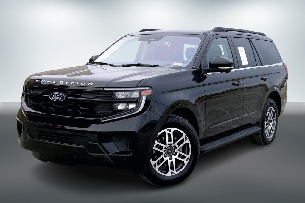 Used 2025 Ford Expedition Active with VIN 1FMJU1J8XSEA20518 for sale in Kansas City
