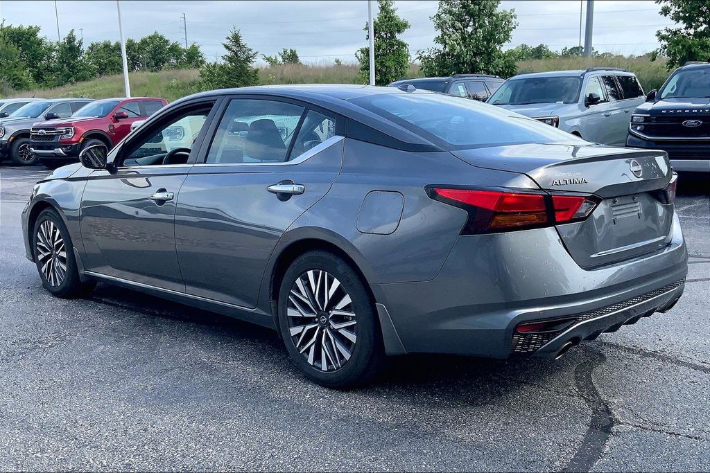 Used 2024 Nissan Altima SV with VIN 1N4BL4DV1RN316042 for sale in Kansas City