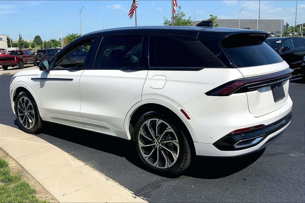 Used 2024 Lincoln Nautilus Reserve with VIN 5LMPJ8K45RJ795069 for sale in Kansas City