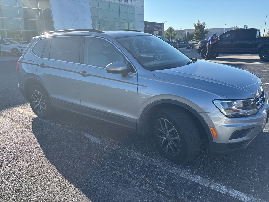 Used 2019 Volkswagen Tiguan SE with VIN 3VV2B7AXXKM142445 for sale in Kansas City