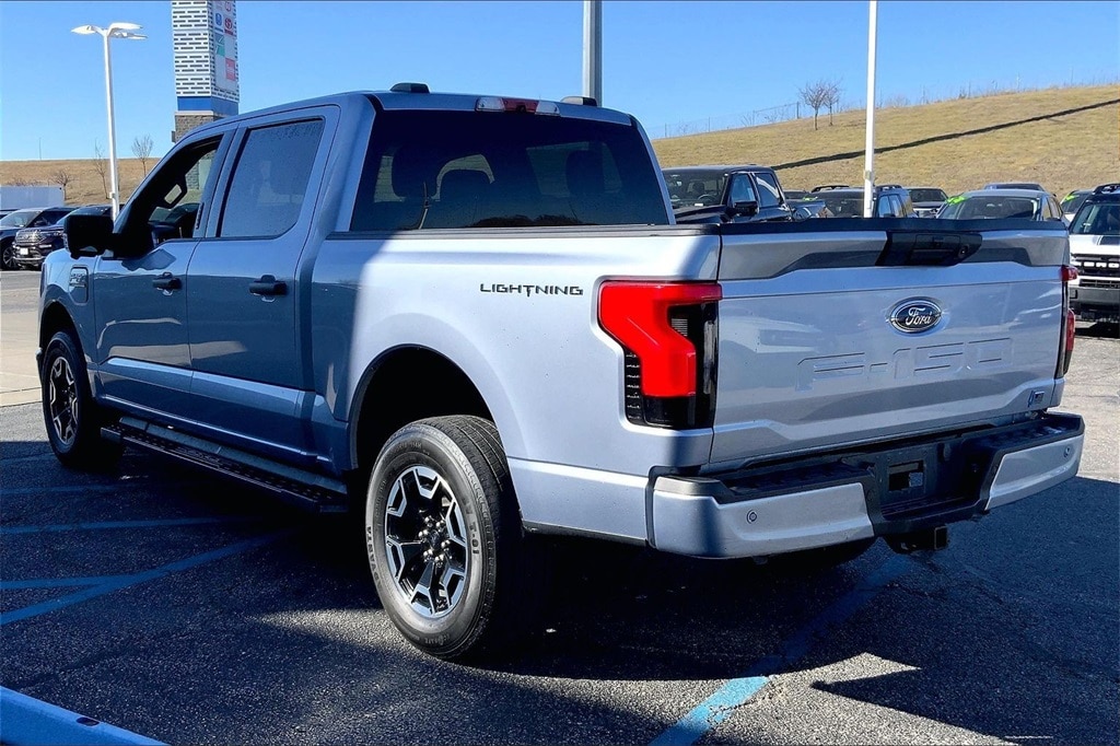 Used 2022 Ford F-150 Lightning XLT with VIN 1FTVW1EL5NWG06685 for sale in Kansas City