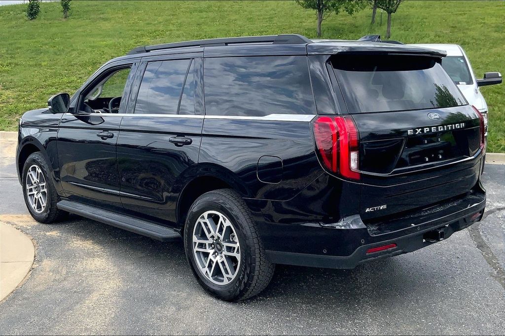 Used 2025 Ford Expedition Active with VIN 1FMJU1J8XSEA42471 for sale in Kansas City