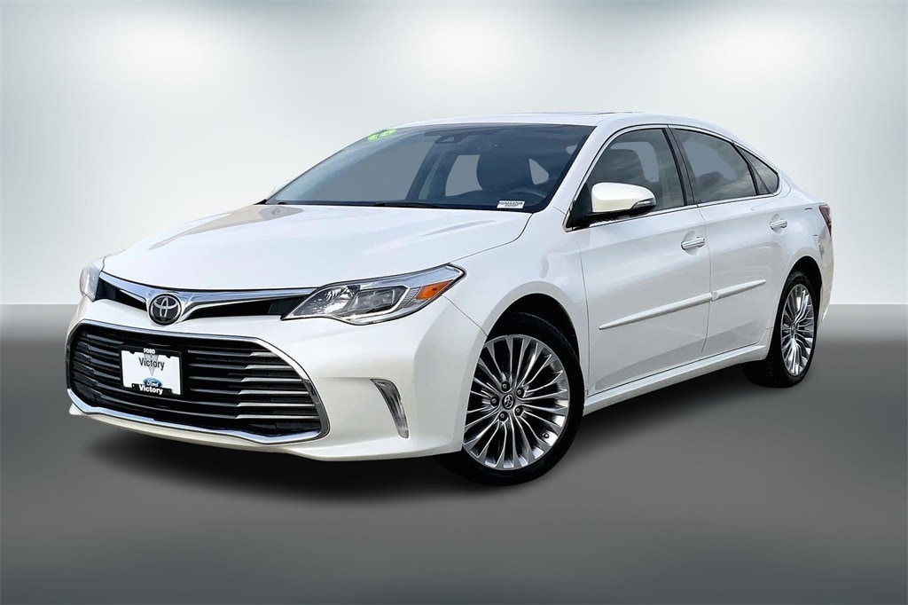 Used 2018 Toyota Avalon Limited with VIN 4T1BK1EB2JU275961 for sale in Kansas City