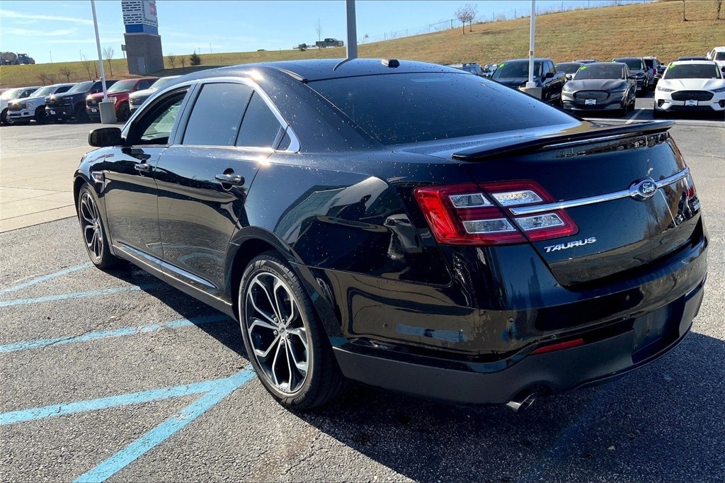 Used 2018 Ford Taurus SHO with VIN 1FAHP2KT9JG117267 for sale in Kansas City