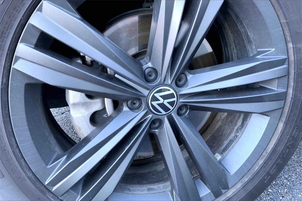 Used 2021 Volkswagen Atlas 3.6L V6 SE w/Technology R-Line SUV