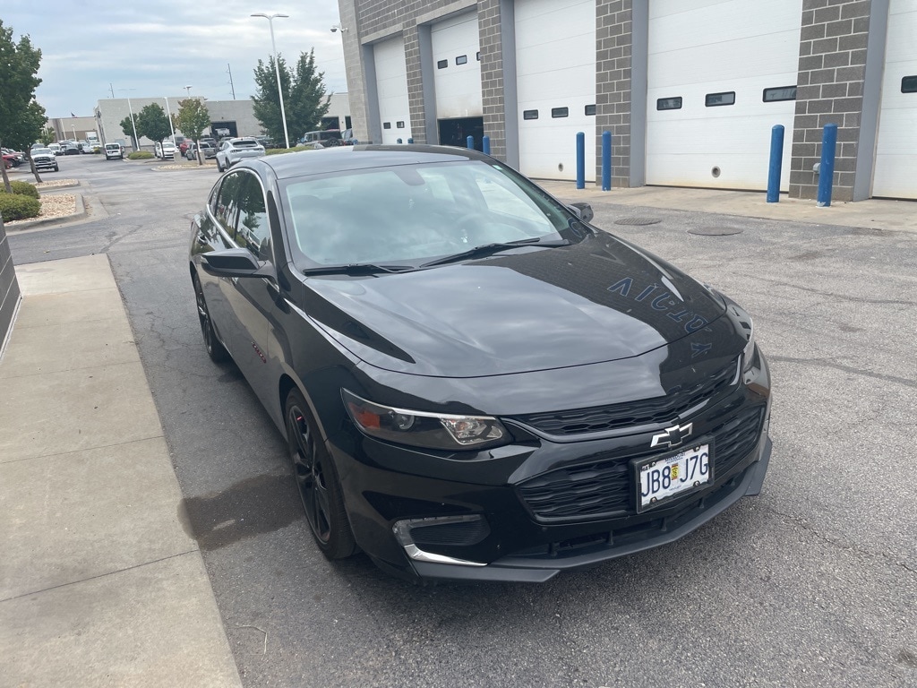 Used 2018 Chevrolet Malibu 1LT with VIN 1G1ZD5ST0JF203171 for sale in Kansas City
