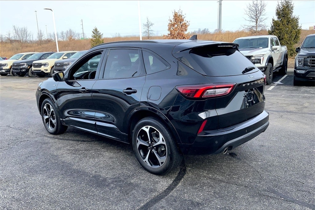 Used 2024 Ford Escape ST-Line Select with VIN 1FMCU9NA1RUA62306 for sale in Kansas City