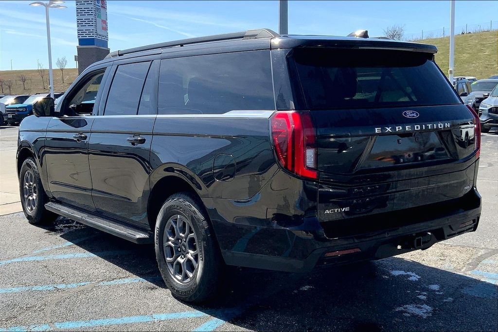 Used 2025 Ford Expedition Active with VIN 1FMJK1J86SEA22319 for sale in Kansas City
