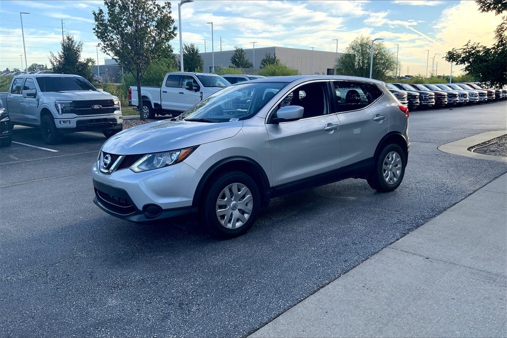 Used 2018 Nissan Rogue Sport S with VIN JN1BJ1CP3JW103788 for sale in Kansas City