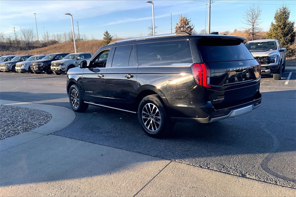 Used 2025 Ford Expedition Platinum with VIN 1FMJK1M81SEA17802 for sale in Kansas City