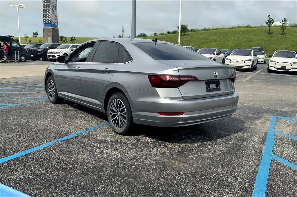 Used 2020 Volkswagen Jetta SE with VIN 3VWCB7BU8LM061966 for sale in Kansas City