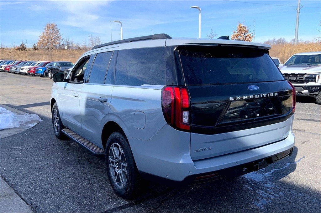 Used 2025 Ford Expedition Active with VIN 1FMJU1J86SEA11590 for sale in Kansas City