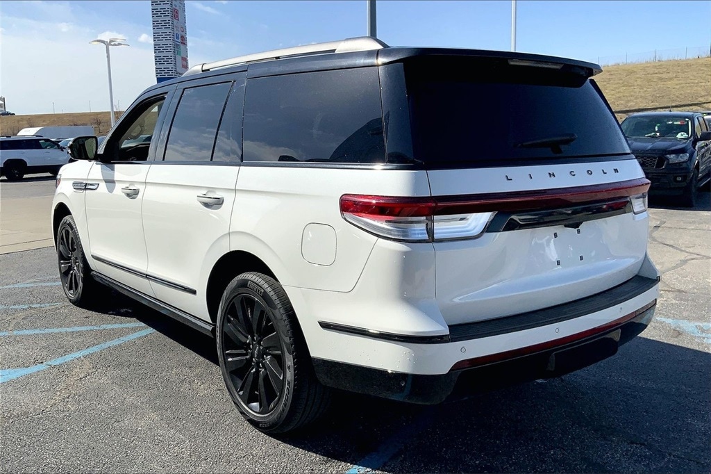 Used 2024 Lincoln Navigator Black Label with VIN 5LMJJ2TG3REL06429 for sale in Kansas City