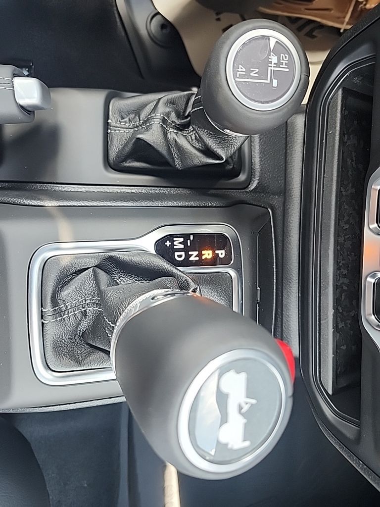 2025 Jeep Wrangler 4-Door Sahara - Photo 35