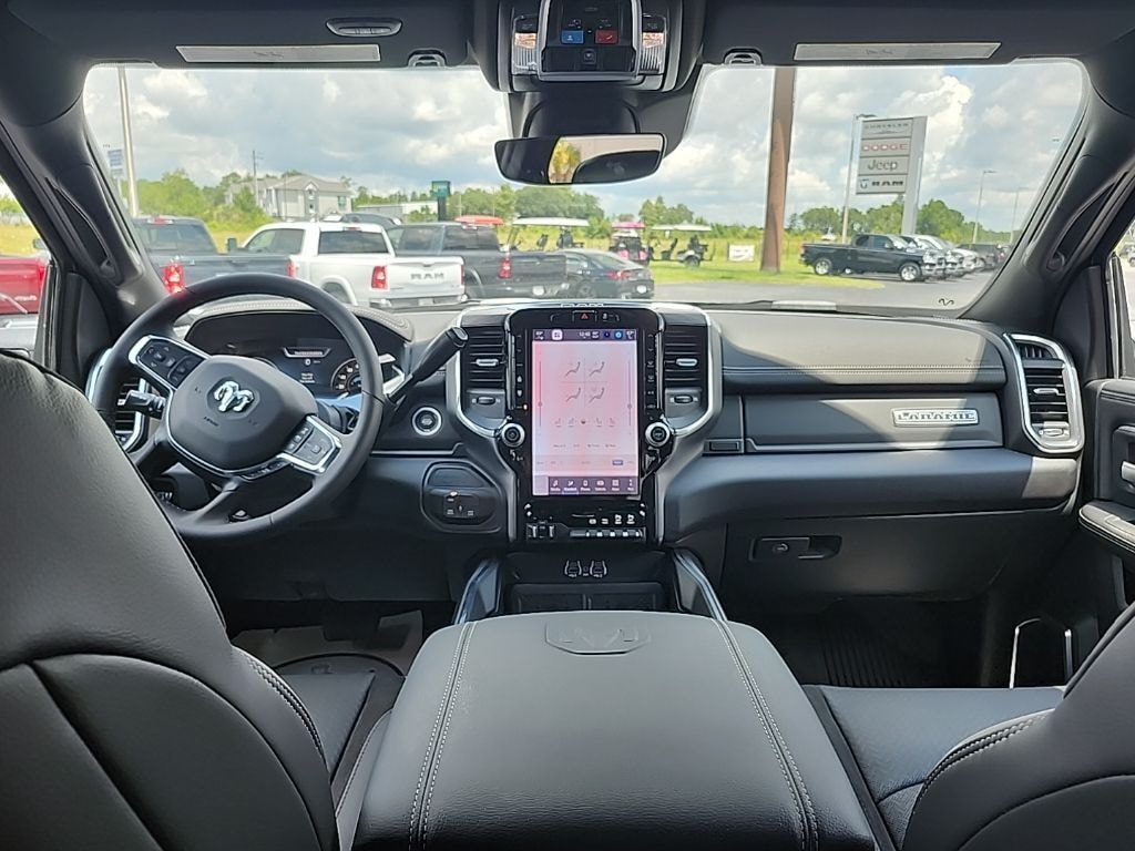 New 2025 Ram 2500 LARAMIE CREW CAB 4X4 6'4 BOX Pickup