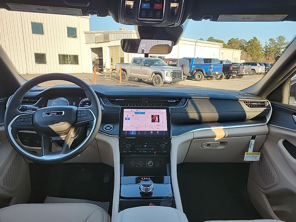 New 2025 Jeep Grand Cherokee LIMITED 4X2 Sport Utility