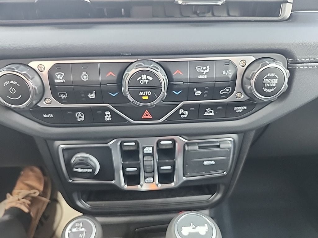 2025 Jeep Wrangler 4-Door Sahara - Photo 32