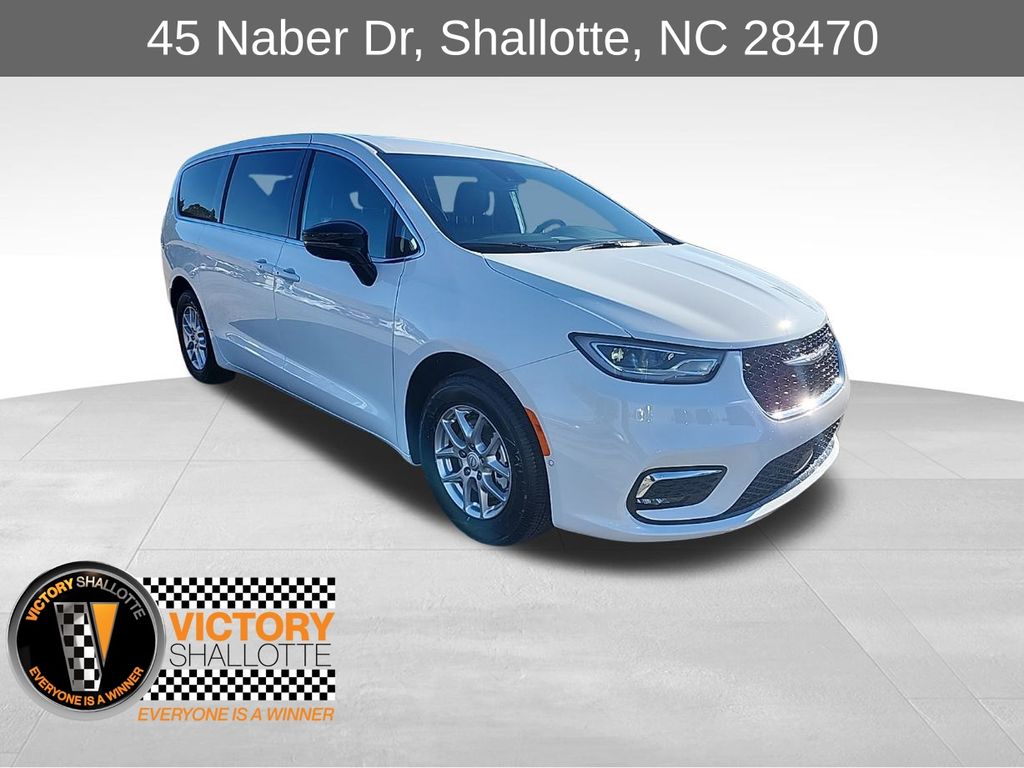 2026 Chrysler Pacifica Passenger Van 