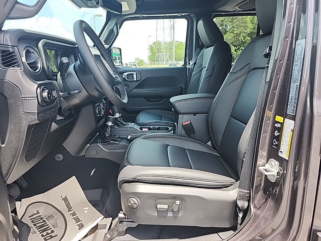 2025 Jeep Wrangler 4-Door Sahara - Photo 20