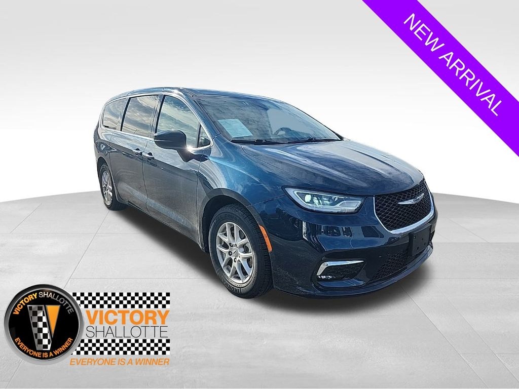 Used 2023 Chrysler Pacifica Touring L Van Passenger Van